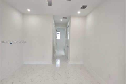 Villa ou maison à vendre à Lehigh Acres, Floride: 3 chambres, 145.11 m2 № 1999254 - photo 11