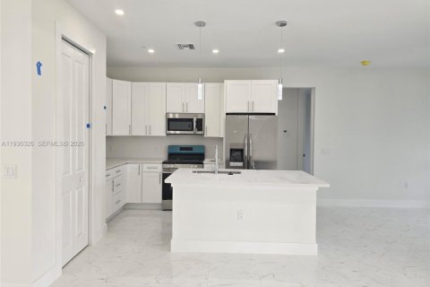 Villa ou maison à vendre à Lehigh Acres, Floride: 3 chambres, 145.11 m2 № 1999254 - photo 6