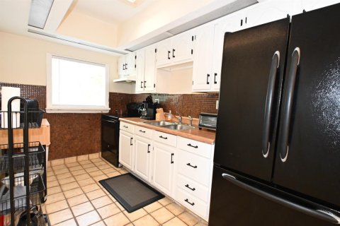 House in Boynton Beach, Florida 3 bedrooms, 381.27 sq.m. № 2169726 - photo 12