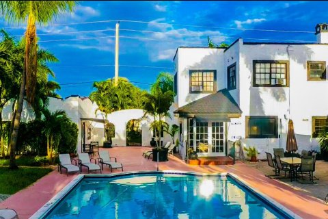 House in Boynton Beach, Florida 3 bedrooms, 381.27 sq.m. № 2169726