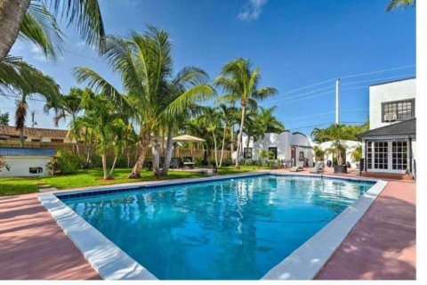 House in Boynton Beach, Florida 3 bedrooms, 381.27 sq.m. № 2169726 - photo 19