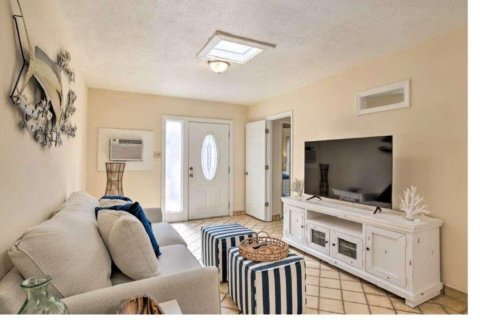 House in Boynton Beach, Florida 3 bedrooms, 381.27 sq.m. № 2169726 - photo 18