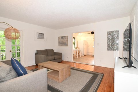 House in Boynton Beach, Florida 3 bedrooms, 381.27 sq.m. № 2169726 - photo 10