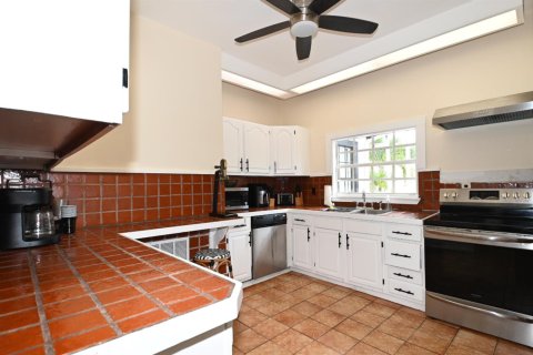 House in Boynton Beach, Florida 3 bedrooms, 381.27 sq.m. № 2169726 - photo 7