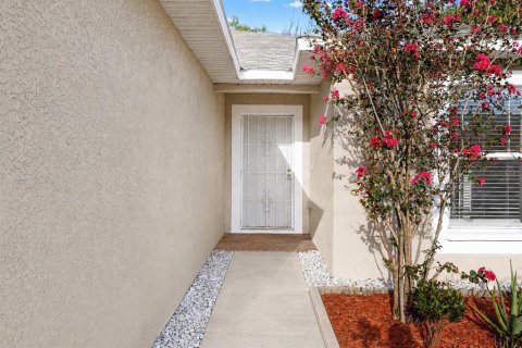 House in Tampa, Florida 3 bedrooms, 114.73 sq.m. № 2222764 - photo 3
