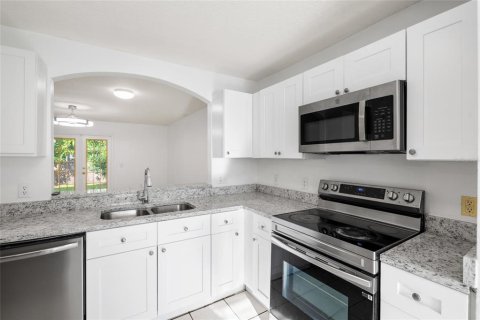 House in Tampa, Florida 3 bedrooms, 114.73 sq.m. № 2222764 - photo 7