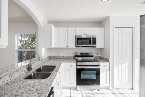 House in Tampa, Florida 3 bedrooms, 114.73 sq.m. № 2222764 - photo 6