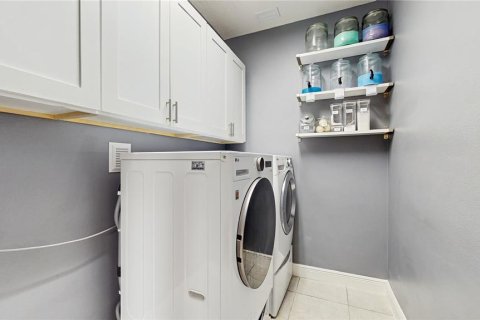 Casa en venta en Orlando, Florida, 4 dormitorios, 379.41 m2 № 1735526 - foto 25