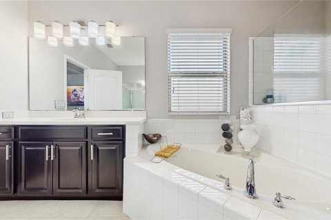 Casa en venta en Orlando, Florida, 4 dormitorios, 379.41 m2 № 1735526 - foto 23