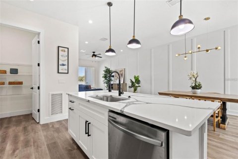 Townhouse in Tampa, Florida 3 bedrooms, 210.33 sq.m. № 1681610 - photo 8