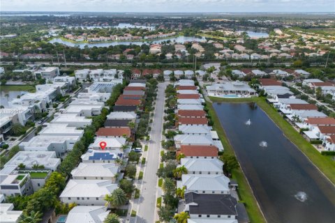 Villa ou maison à vendre à Doral, Floride: 5 chambres, 293.57 m2 № 1956812 - photo 2