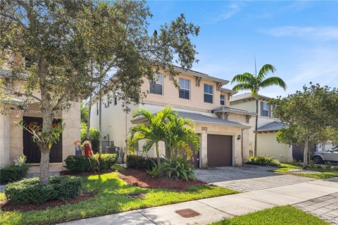 Villa ou maison à vendre à Doral, Floride: 5 chambres, 293.57 m2 № 1956812 - photo 8