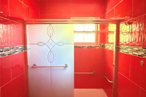 House in Miami, Florida 3 bedrooms, 117.06 sq.m. № 1965148 - photo 14