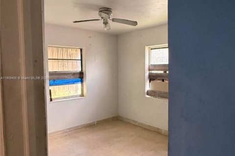 House in Miami, Florida 3 bedrooms, 117.06 sq.m. № 1965148 - photo 5