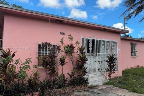 House in Miami, Florida 3 bedrooms, 117.06 sq.m. № 1965148 - photo 7