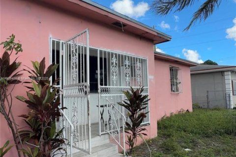 House in Miami, Florida 3 bedrooms, 117.06 sq.m. № 1965148 - photo 10