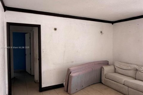 House in Miami, Florida 3 bedrooms, 117.06 sq.m. № 1965148 - photo 4