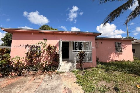 House in Miami, Florida 3 bedrooms, 117.06 sq.m. № 1965148 - photo 1