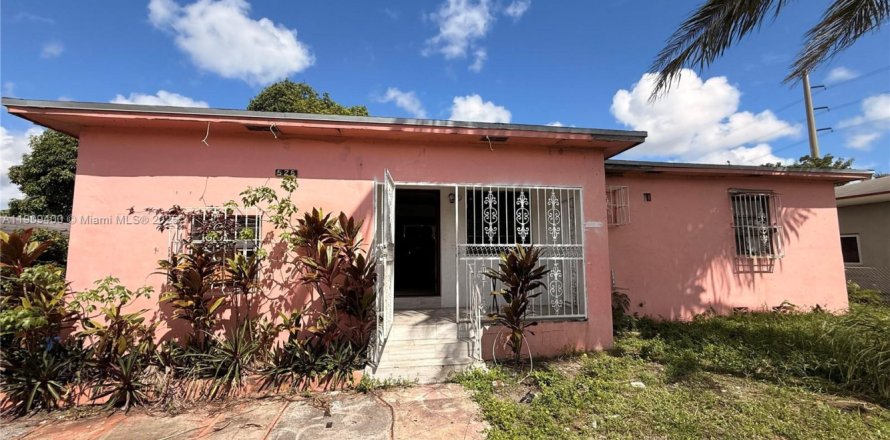 House in Miami, Florida 3 bedrooms, 117.06 sq.m. № 1965148
