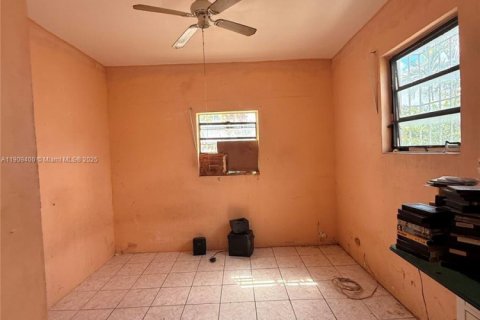 House in Miami, Florida 3 bedrooms, 117.06 sq.m. № 1965148 - photo 11