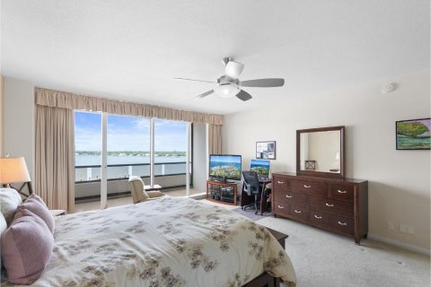 Condo in North Palm Beach, Florida, 2 bedrooms  № 2146944 - photo 20