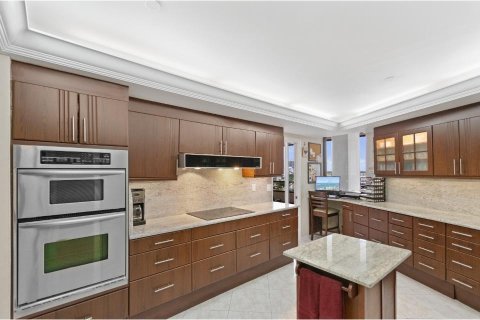 Condo in North Palm Beach, Florida, 2 bedrooms  № 2146944 - photo 12