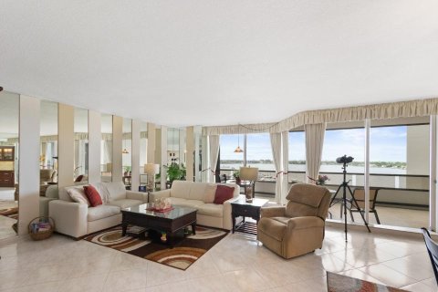 Condo in North Palm Beach, Florida, 2 bedrooms  № 2146944 - photo 10