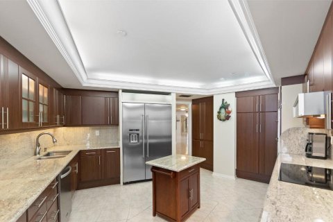 Condo in North Palm Beach, Florida, 2 bedrooms  № 2146944 - photo 11