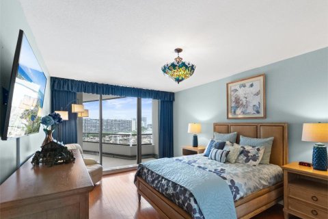 Condo in North Palm Beach, Florida, 2 bedrooms  № 2146944 - photo 27