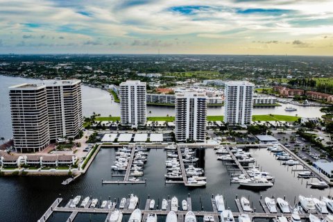 Condo in North Palm Beach, Florida, 2 bedrooms  № 2146944 - photo 18