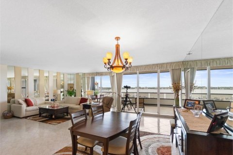 Condo in North Palm Beach, Florida, 2 bedrooms  № 2146944 - photo 8