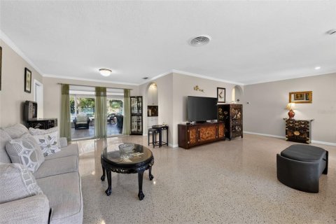 House in Saint Petersburg, Florida 4 bedrooms, 168.34 sq.m. № 2121512 - photo 11