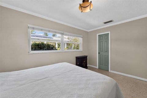 House in Saint Petersburg, Florida 4 bedrooms, 168.34 sq.m. № 2121512 - photo 27