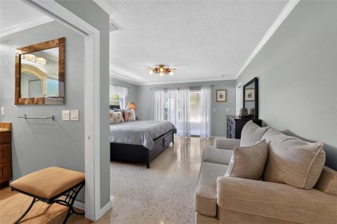 House in Saint Petersburg, Florida 4 bedrooms, 168.34 sq.m. № 2121512 - photo 7