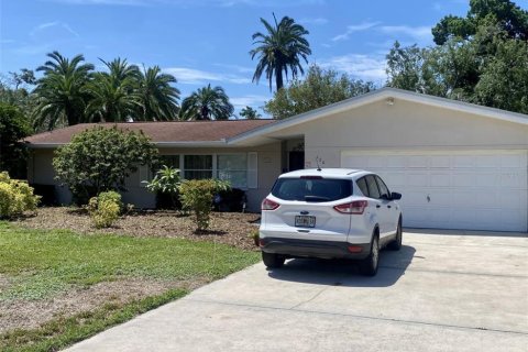 House in Saint Petersburg, Florida 4 bedrooms, 168.34 sq.m. № 2121512