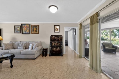 House in Saint Petersburg, Florida 4 bedrooms, 168.34 sq.m. № 2121512 - photo 9