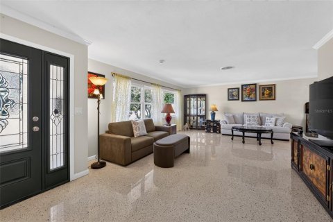 House in Saint Petersburg, Florida 4 bedrooms, 168.34 sq.m. № 2121512 - photo 5