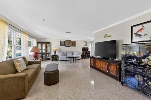 House in Saint Petersburg, Florida 4 bedrooms, 168.34 sq.m. № 2121512 - photo 6