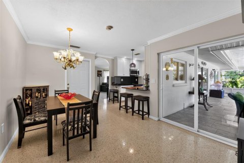House in Saint Petersburg, Florida 4 bedrooms, 168.34 sq.m. № 2121512 - photo 13