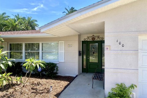House in Saint Petersburg, Florida 4 bedrooms, 168.34 sq.m. № 2121512 - photo 3