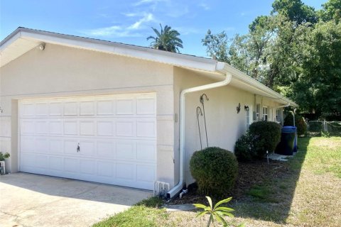 House in Saint Petersburg, Florida 4 bedrooms, 168.34 sq.m. № 2121512 - photo 2
