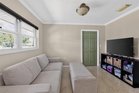 House in Saint Petersburg, Florida 4 bedrooms, 168.34 sq.m. № 2121512 - photo 29