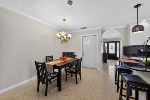 House in Saint Petersburg, Florida 4 bedrooms, 168.34 sq.m. № 2121512 - photo 12