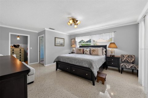 House in Saint Petersburg, Florida 4 bedrooms, 168.34 sq.m. № 2121512 - photo 20