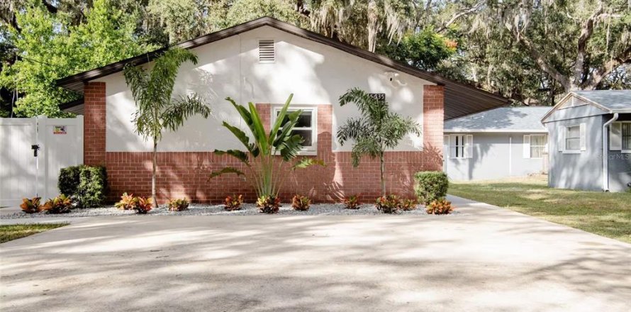 Commercial property in New Port Richey, Florida 93.65 sq.m. № 2296899
