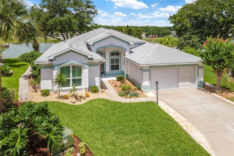 House in Tavares, Florida 2 bedrooms, 178.84 sq.m. № 2205201