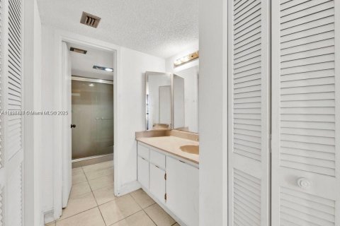 Copropriété à vendre à Miami, Floride: 2 chambres, 102.19 m2 № 1954199 - photo 10