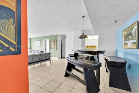 Copropriété à vendre à Miami, Floride: 2 chambres, 102.19 m2 № 1954199 - photo 5