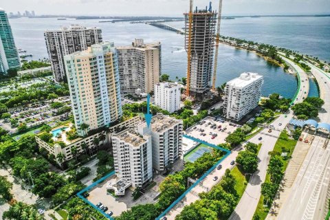 Copropriété à vendre à Miami, Floride: 2 chambres, 102.19 m2 № 1954199 - photo 1