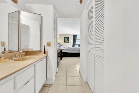 Copropriété à vendre à Miami, Floride: 2 chambres, 102.19 m2 № 1954199 - photo 9